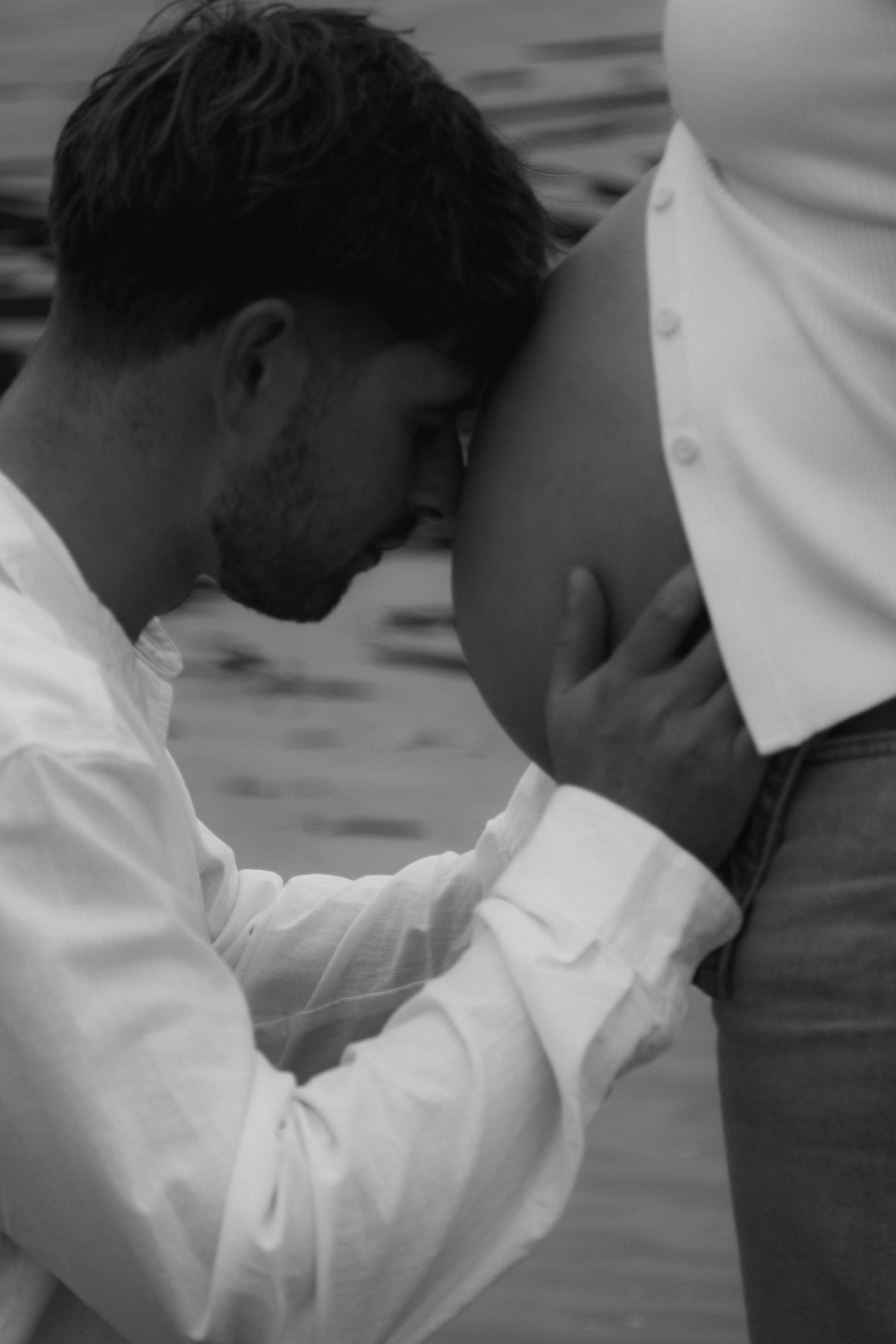 maternity session on the beach