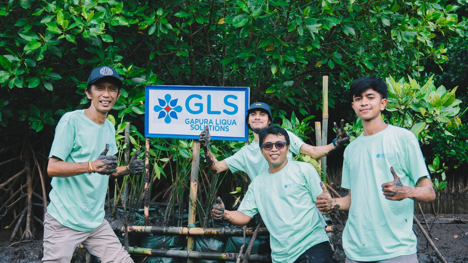 CSR planting mangrove