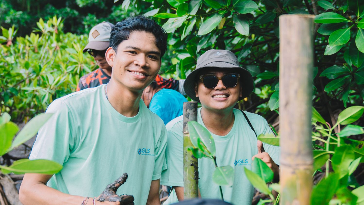 CSR planting mangrove