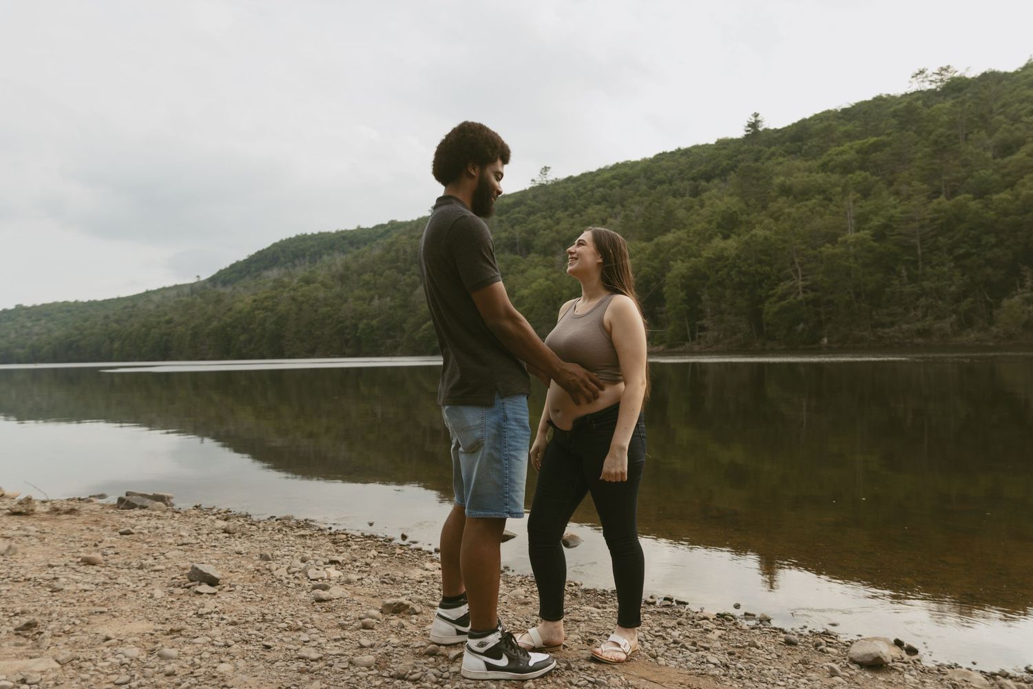 Maternity Photos near the Delaware River in the Catskill Mountains of New York near Port Jervis, NY