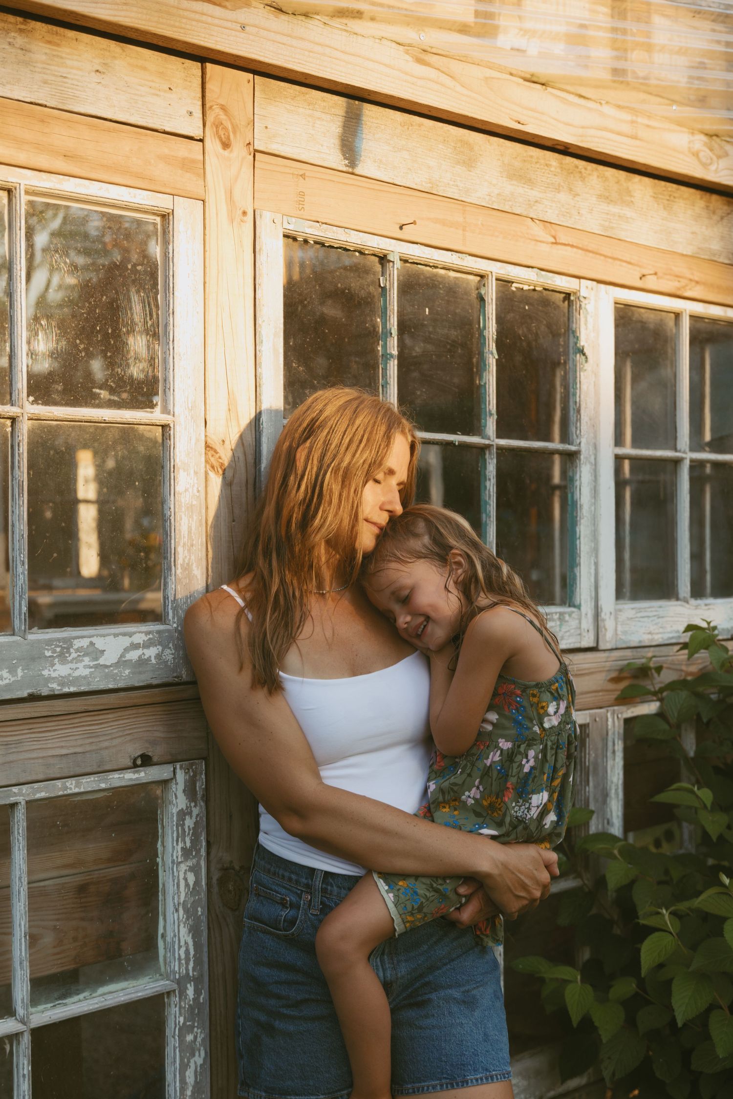Motherhood photo of mom hugging her daughter during a backyard family photo session in Hudson valley, New York