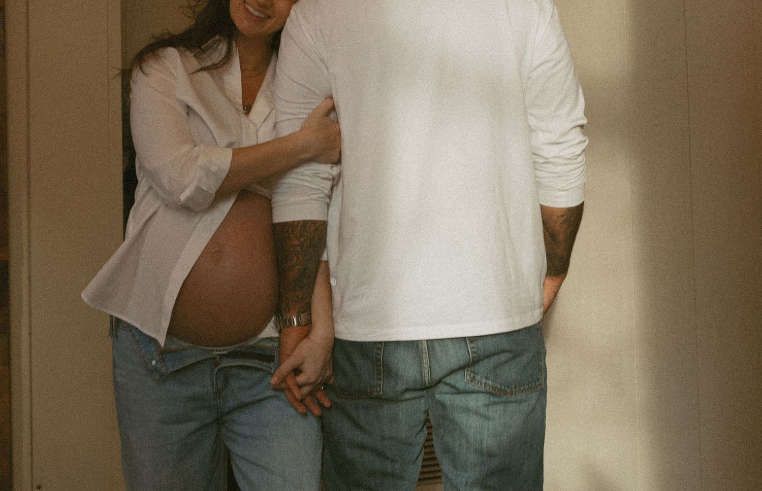 Cinematic and storytelling indoor cabin maternity photo at Cedar Lake Estate in Port Jervis New York