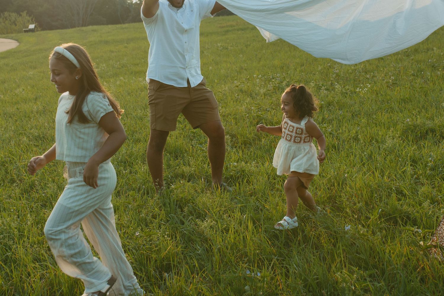 Port Jervis, New York Outdoor family photos of kids having fun.