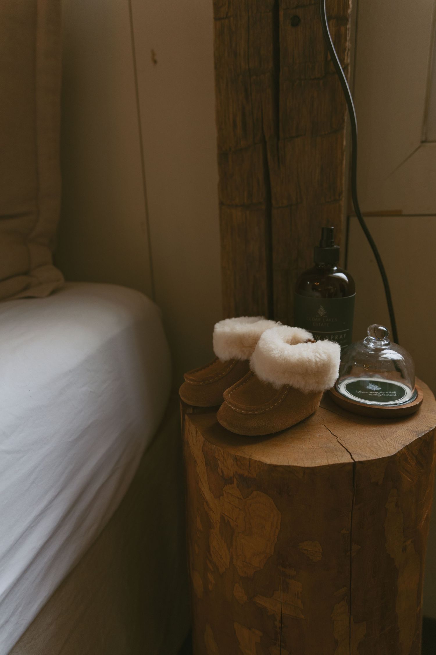 Cozy Editorial indoor maternity photos in the sleepy pine cottage at Cedar Lake Estates in Port Jervis, New York. Details with rustic cabin