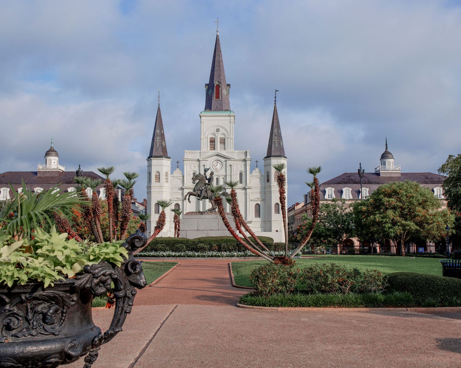 Panoramic view of historic Jackson Square in New Orleans with St. Louis Cathedral and surrounding architecture.