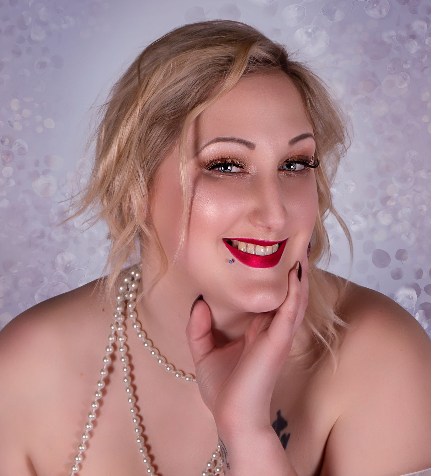 A glamour portrait series shows a person with blonde hair wearing pearls and red lipstick against a sparkly background.