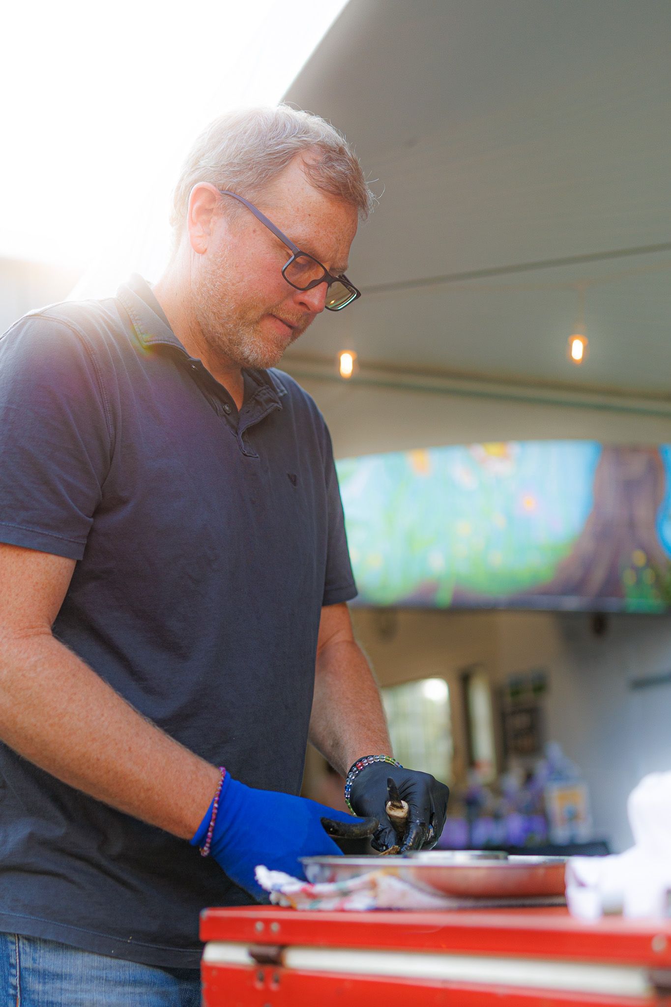 shucking oysters

Look Alive Photo Long Island Based Photographer and Videographer