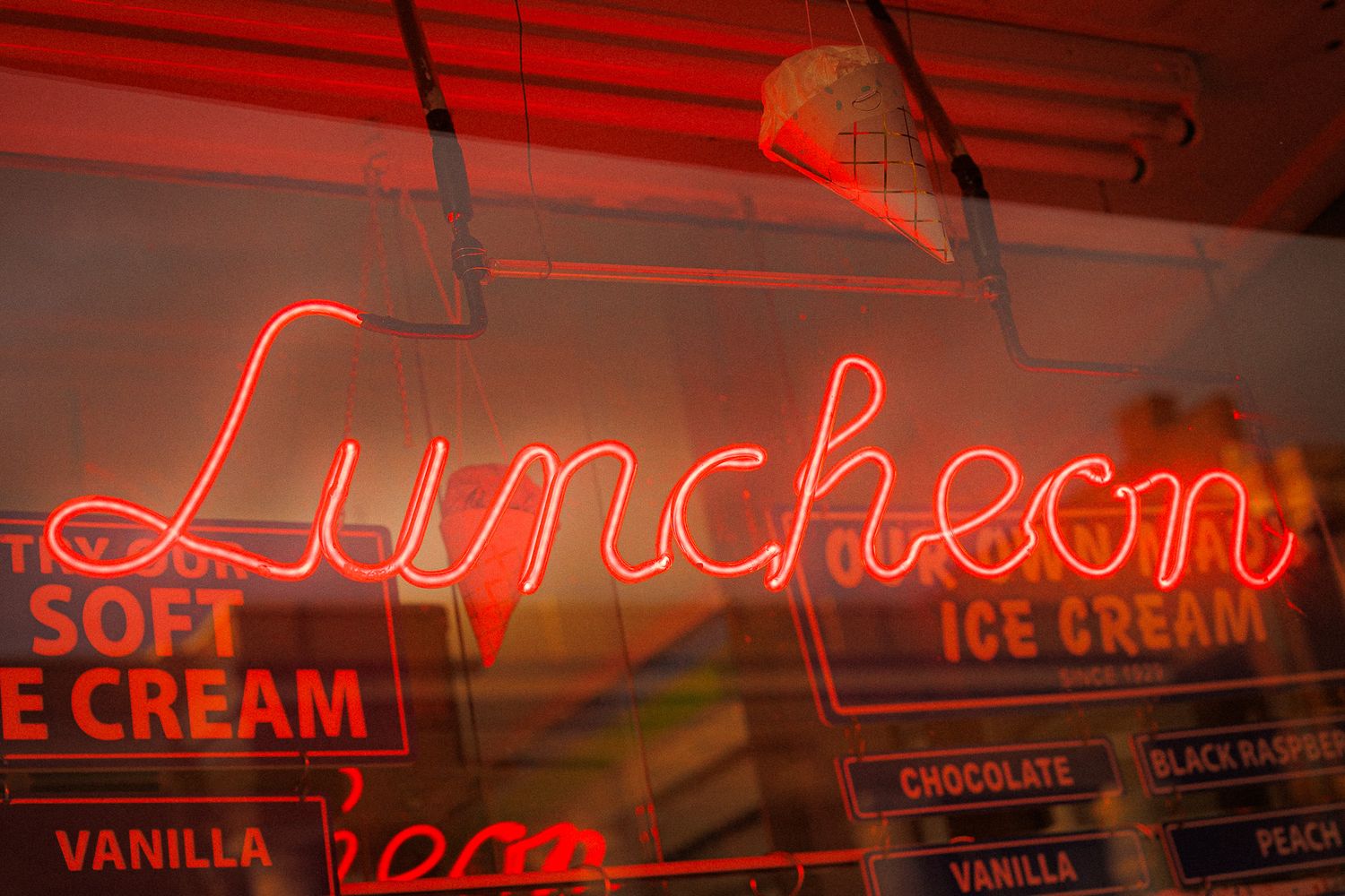 neon sign

Look Alive Photo Long Island Based Photographer and Videographer