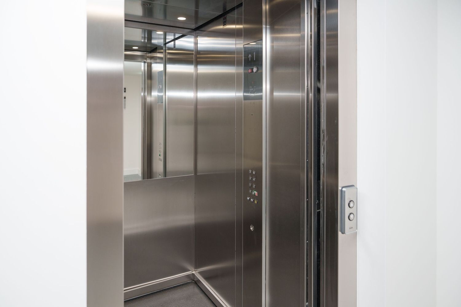Town Hill, Warrington. Alderley Construction elevator