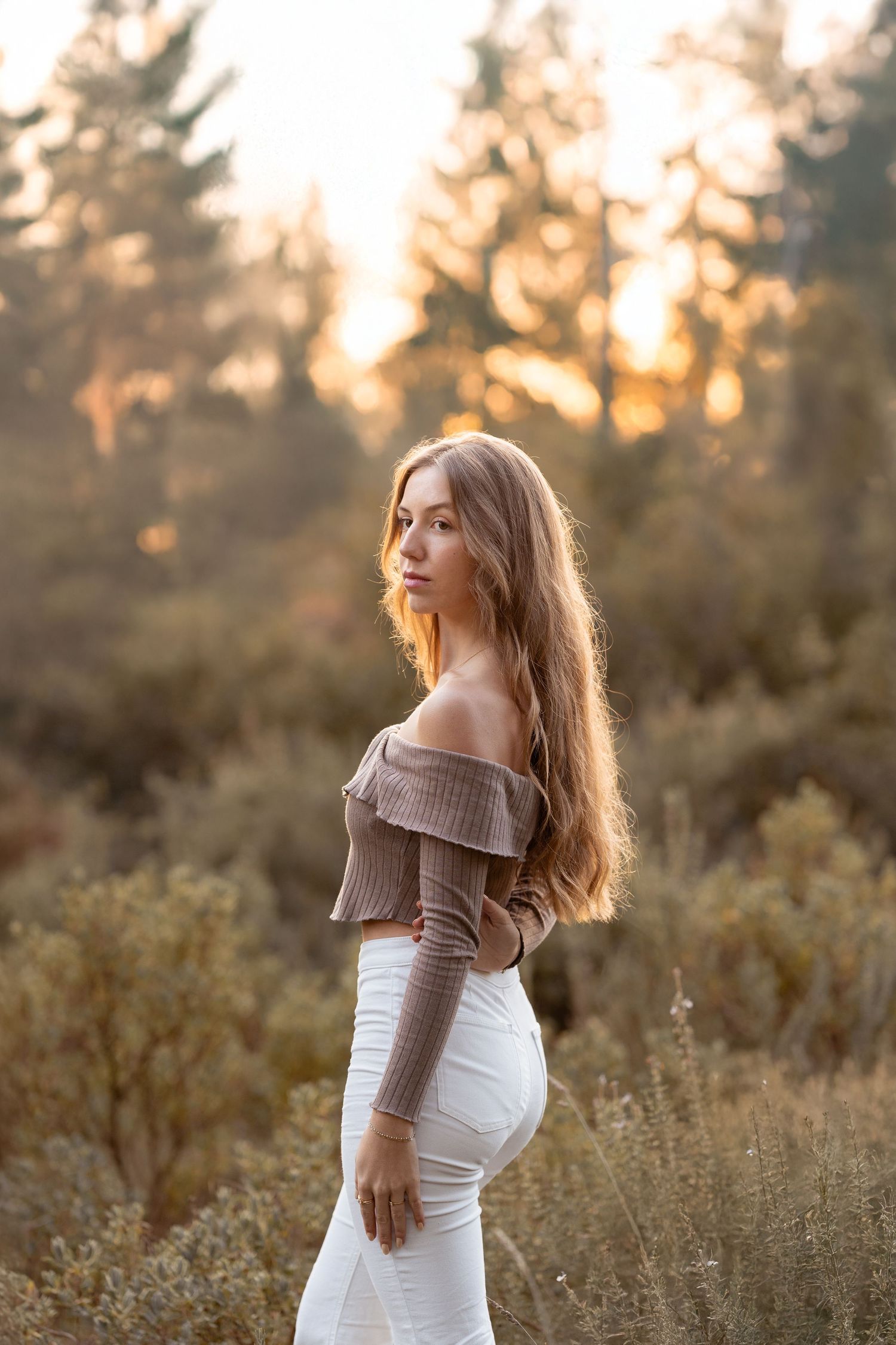 Séance photo portrait de femme en pleine nature, photographe lifestyle en Provence