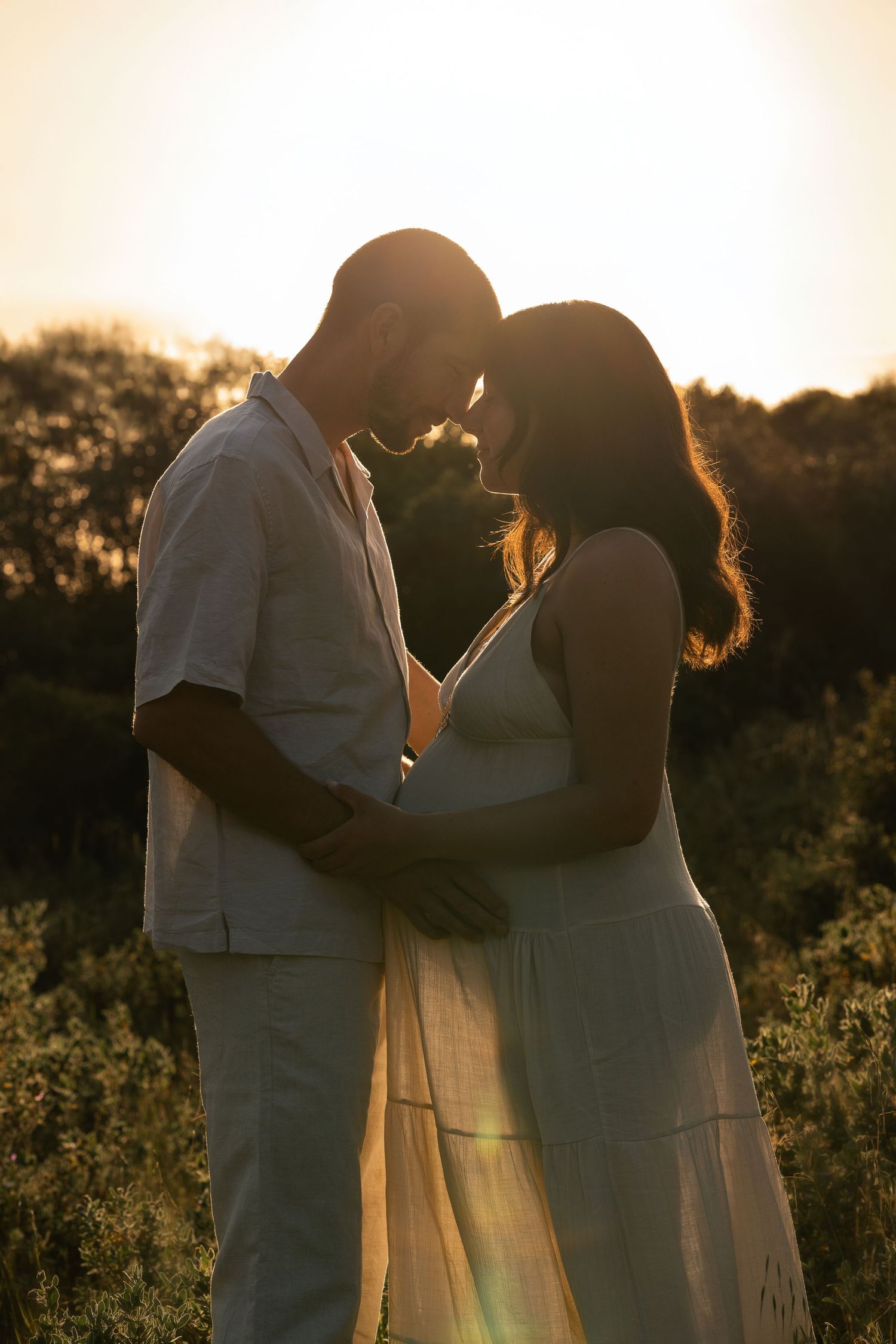 séance photo maternité romantique au coucher du soleil Vaucluse