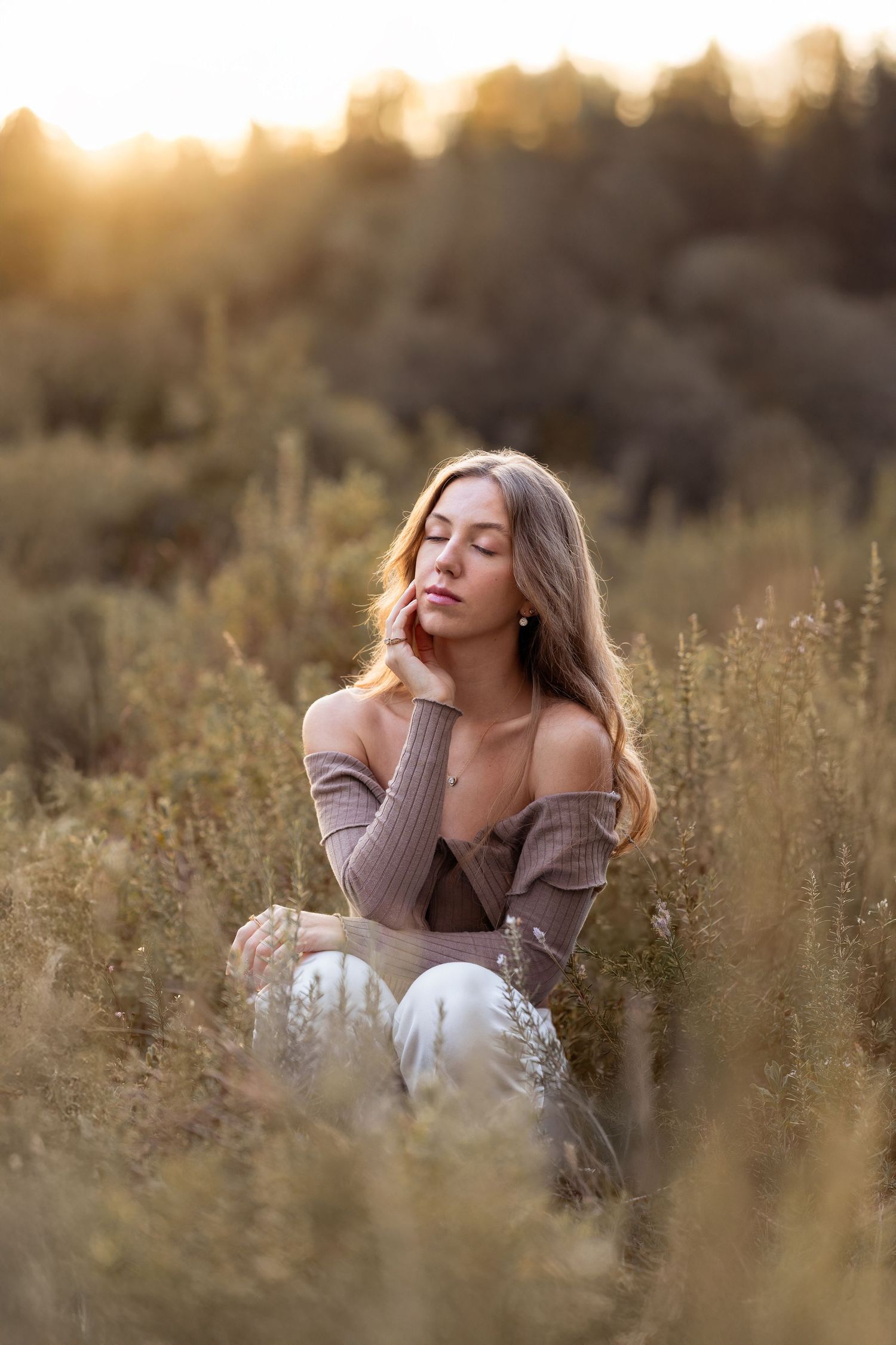 Portrait de femme en extérieur, séance photo lifestyle en lumière naturelle à Mallemort