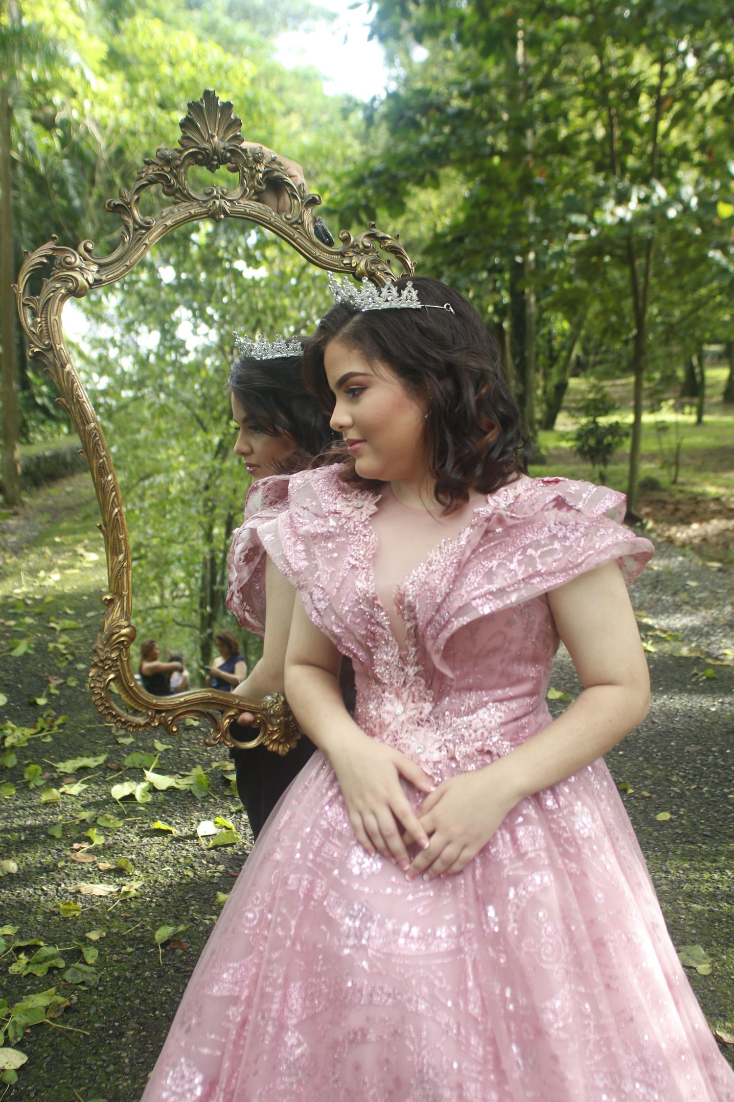 Fine art quinceañera photography in Philadelphia by Alba Paredes .