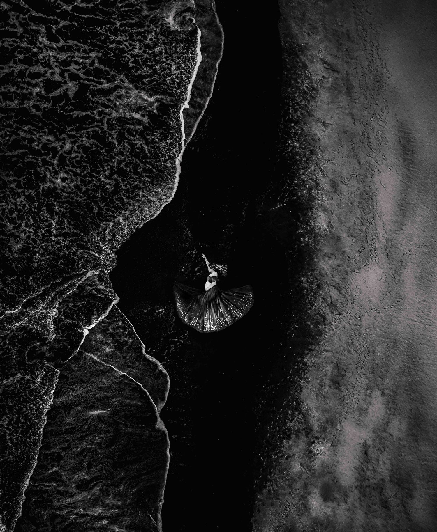 maternity-drone-photo-black-white-cave-beach-jervis-bay-women-laying-on-sand-contrasting-sand-colours