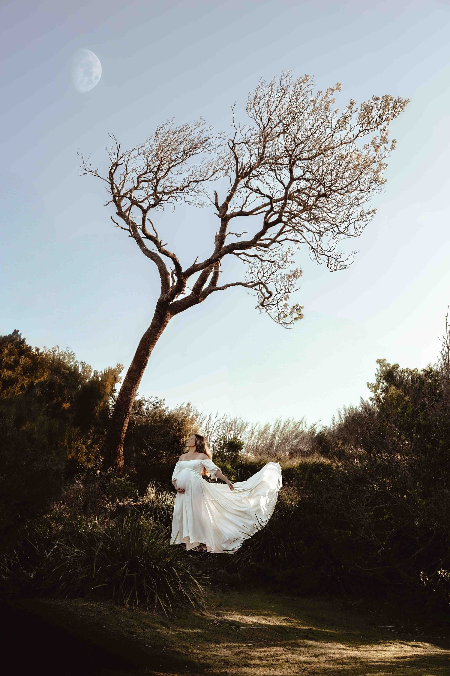maternity-photography-cave-beach-jervis-bay-shoalhaven-pregnant-women-standing-under-the-moon