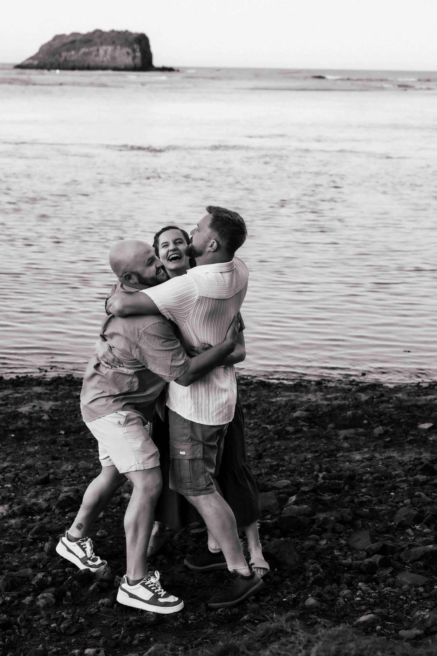 older-siblings-hugging-family-photography-jervis-bay