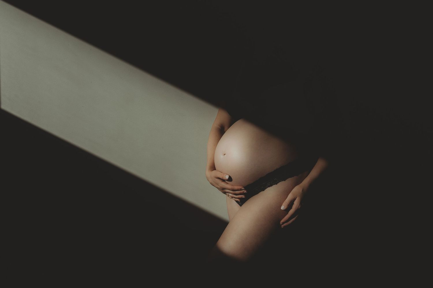 Studio-Maternity-photo-maternity-portrait- Jervis-bay-nsw
