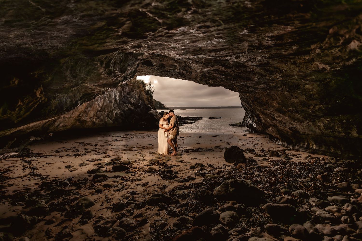 Maternity-photo-murrays-beach-cave-jervis-bay-nsw-shoalhaven