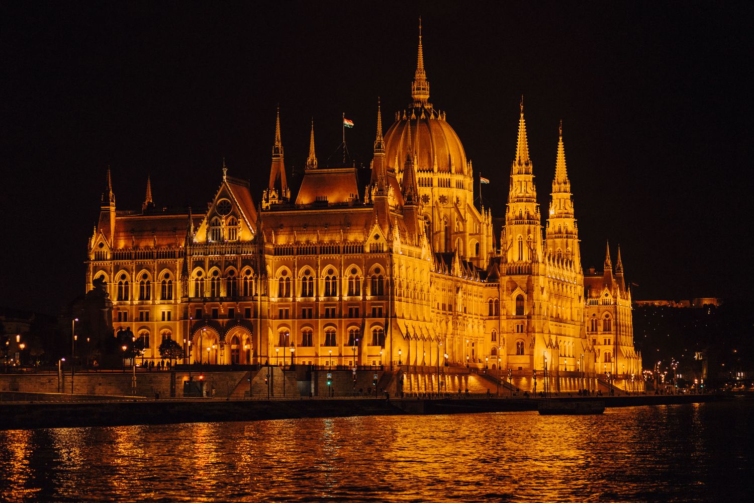 Esküvői  és jegyes fotózás - páros kreatív fotózás -  Magyarország - Budapest - hajós esküvő