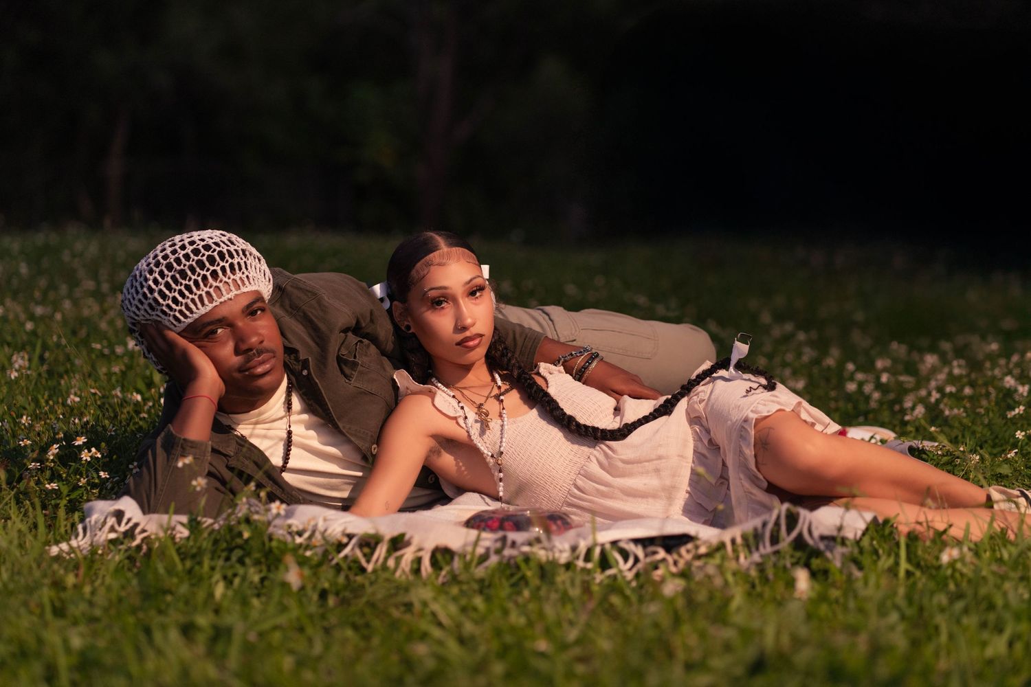Stylish outdoor couple’s portrait in Fort Lauderdale, featuring a cozy picnic setting and warm, dreamy lighting.