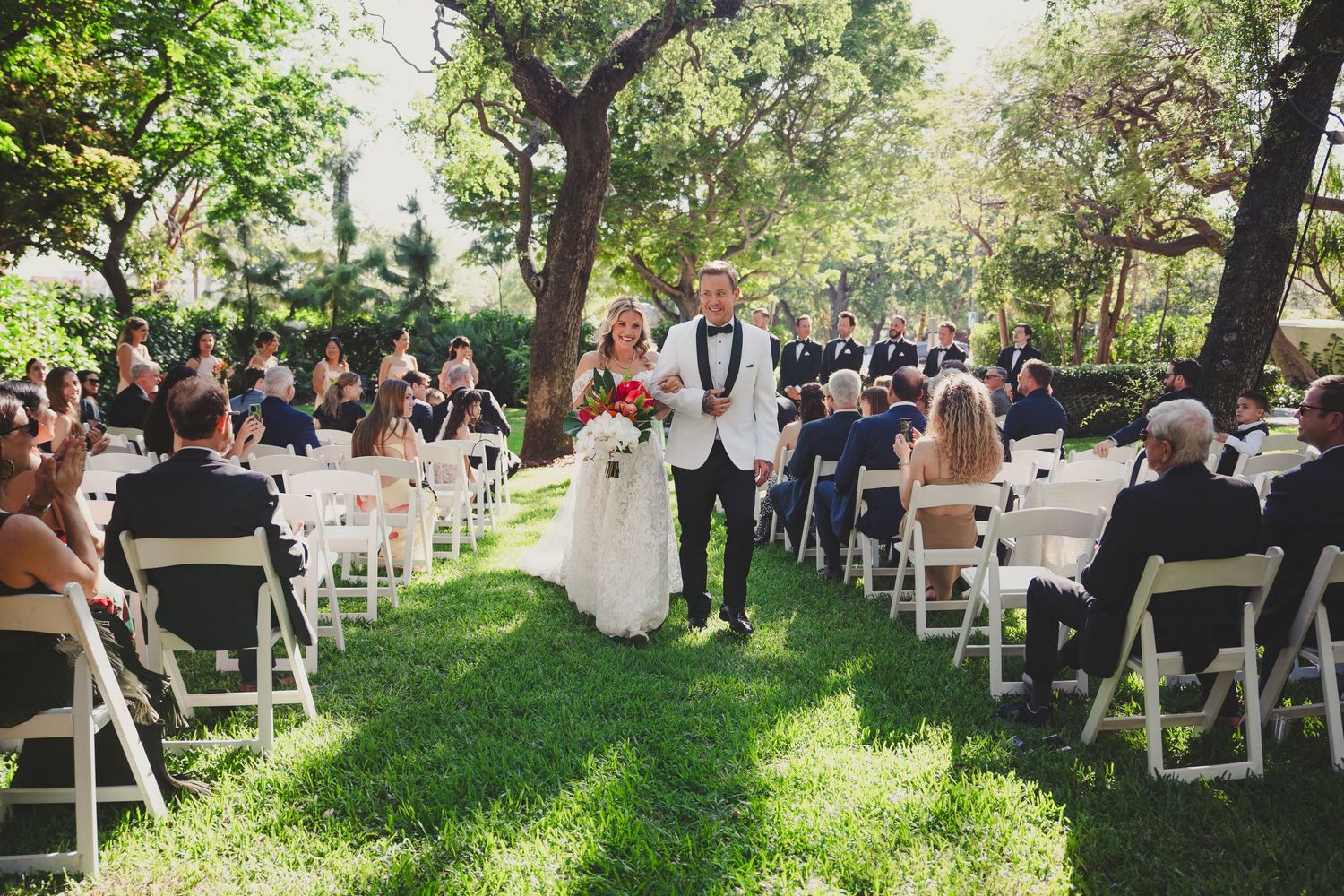 Outdoor wedding ceremony at Woman’s Club in South Florida captured through a guided wedding photography experience with bride and groom