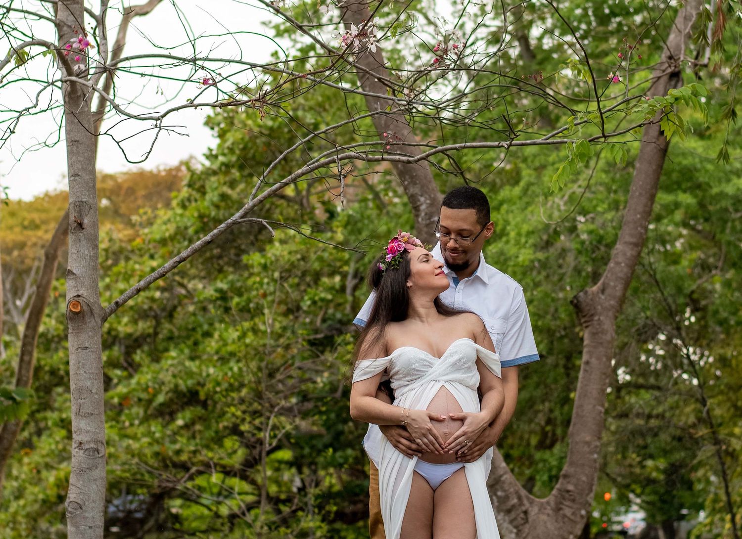 Outdoor maternity session in South Florida, capturing love and excitement as the couple prepares to welcome their baby.