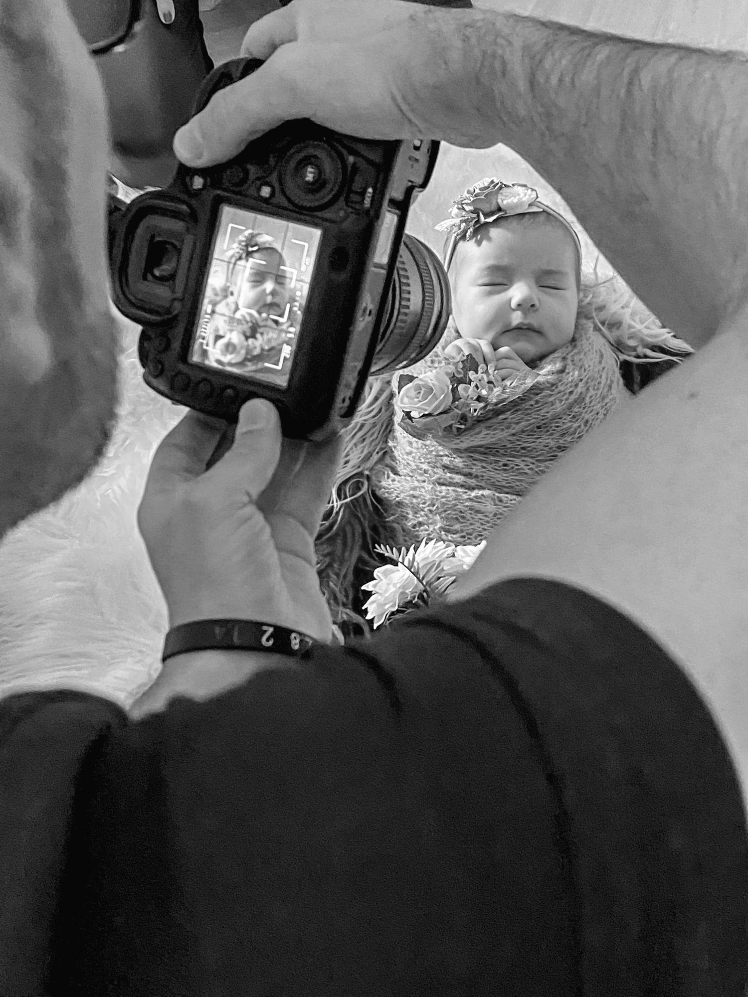 Servizi fotografici di Newborn, Maternità, Famiglia, Compleanni, Feste private, Smashcake, Battesimi, Ritratti. Realizzazione Fotolibri.