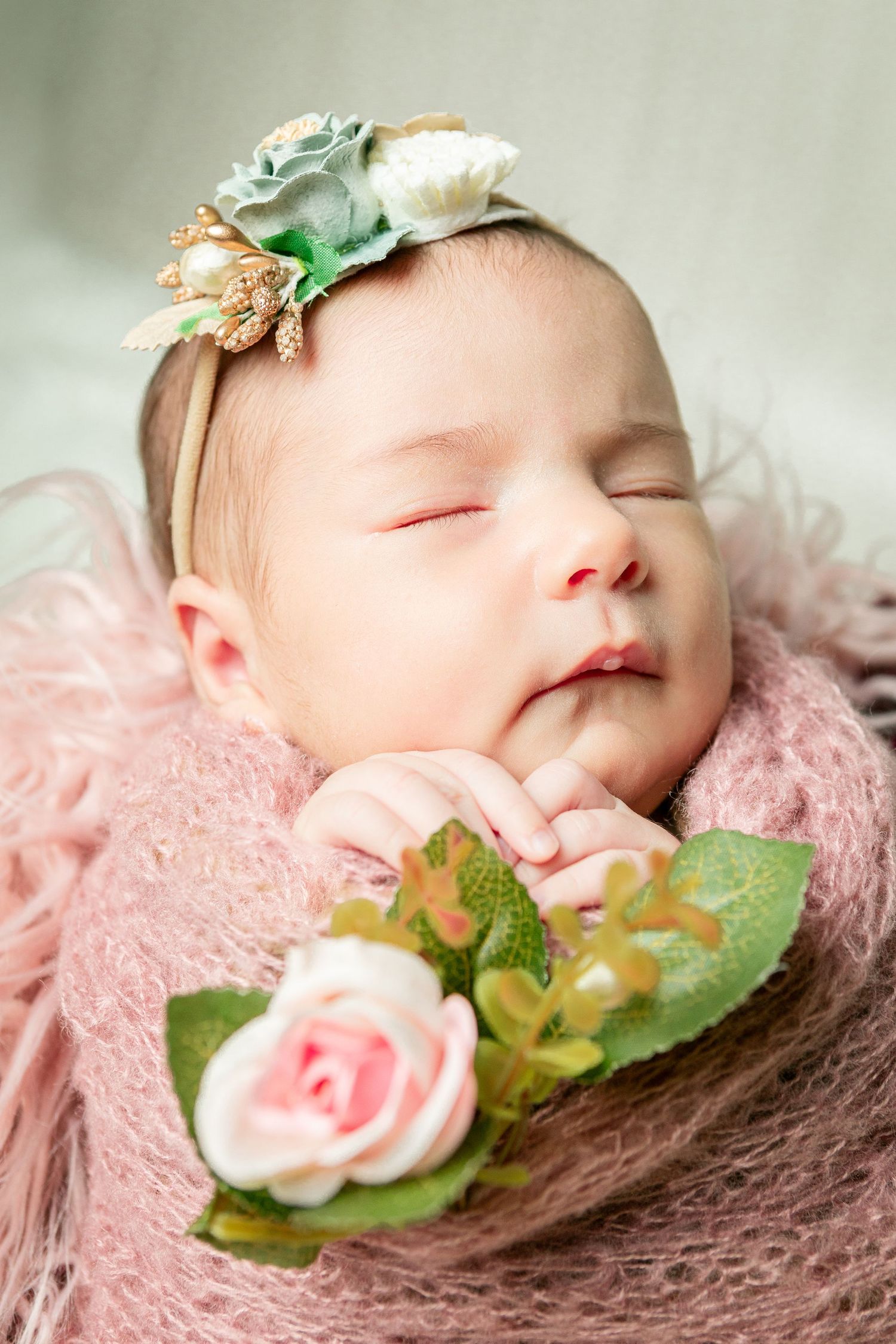Servizi fotografici di Newborn, Maternità, Famiglia, Compleanni, Feste private, Smashcake, Battesimi, Ritratti. Realizzazione Fotolibri.