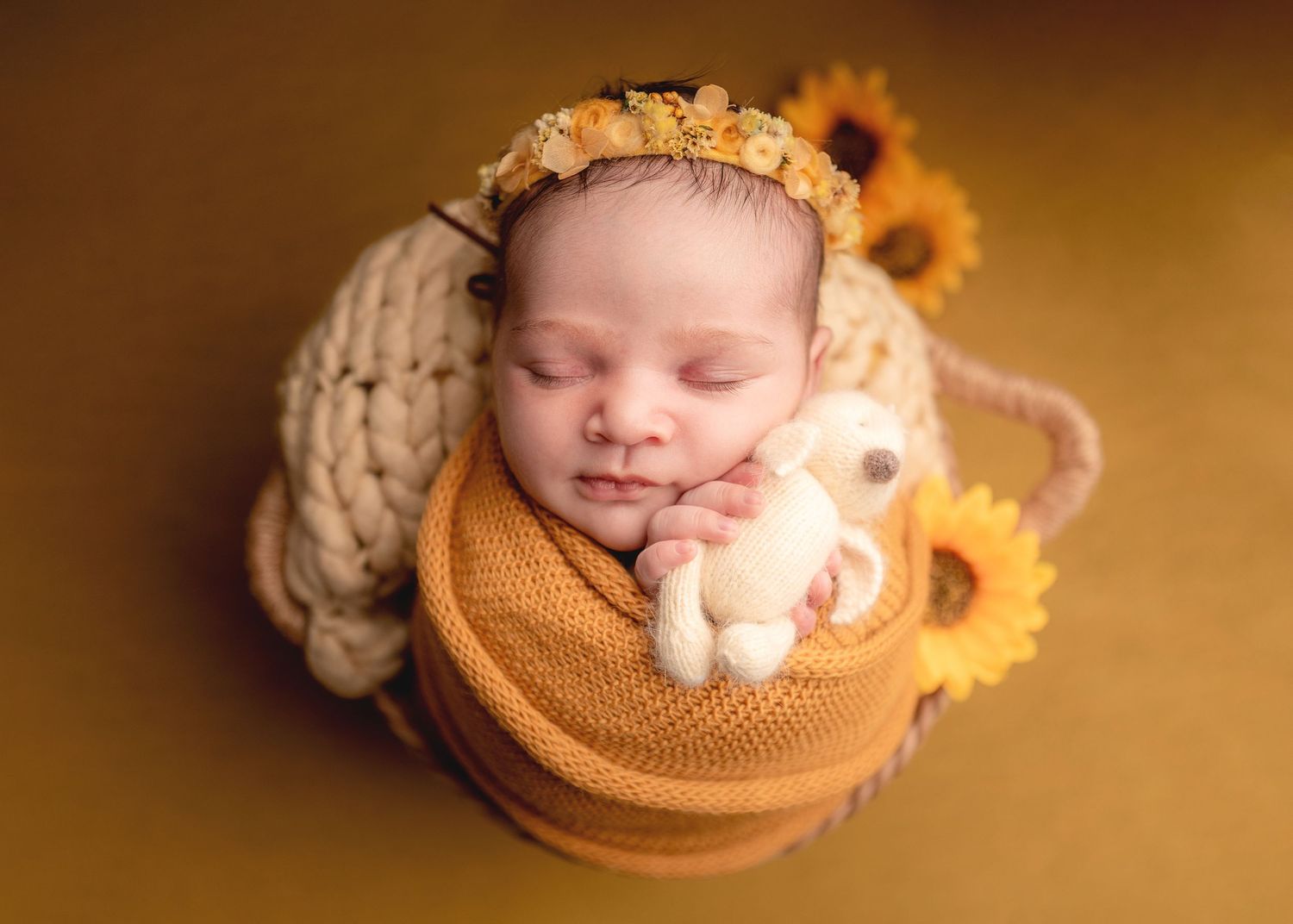 Servizi fotografici di Newborn, Maternità, Famiglia, Compleanni, Feste private, Smashcake, Battesimi, Ritratti. Realizzazione Fotolibri.