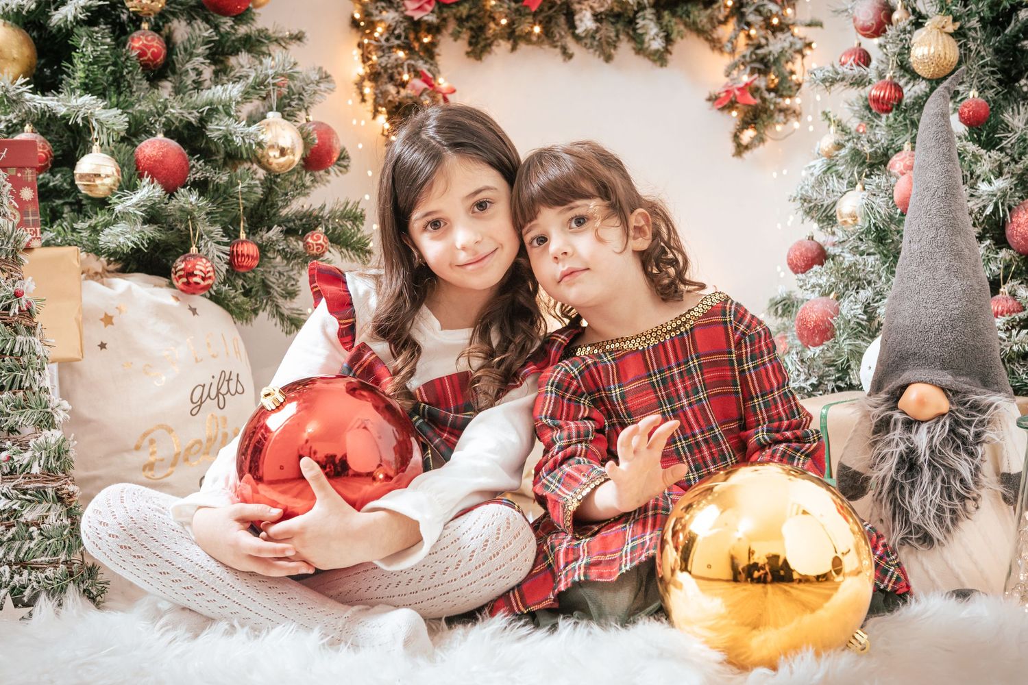 Servizi fotografici di Newborn, Maternità, Famiglia, Compleanni, Feste private, Smashcake, Battesimi, Ritratti. Realizzazione Fotolibri.