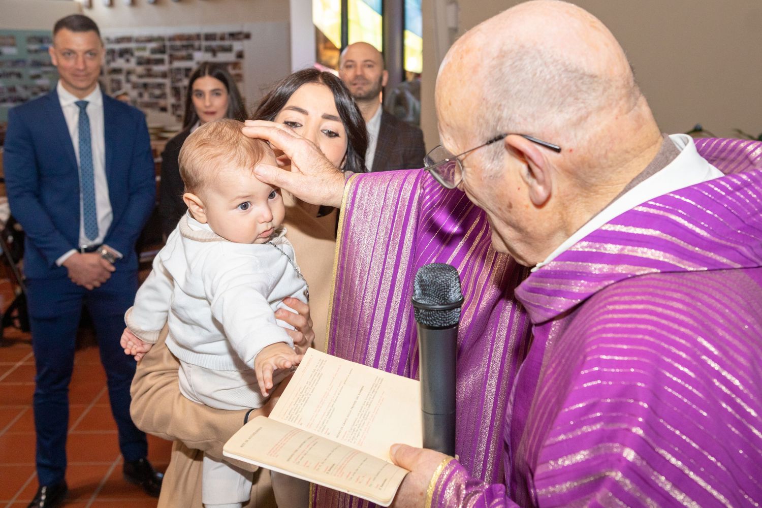 Servizi fotografici di Newborn, Maternità, Famiglia, Compleanni, Feste private, Smashcake, Battesimi, Ritratti. Realizzazione Fotolibri.