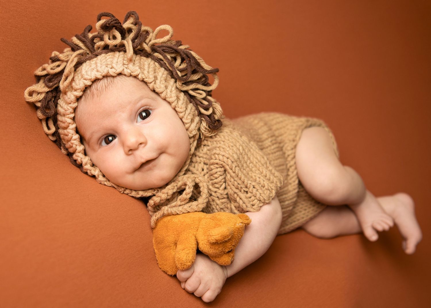 Servizi fotografici di Newborn, Maternità, Famiglia, Compleanni, Feste private, Smashcake, Battesimi, Ritratti. Realizzazione Fotolibri.