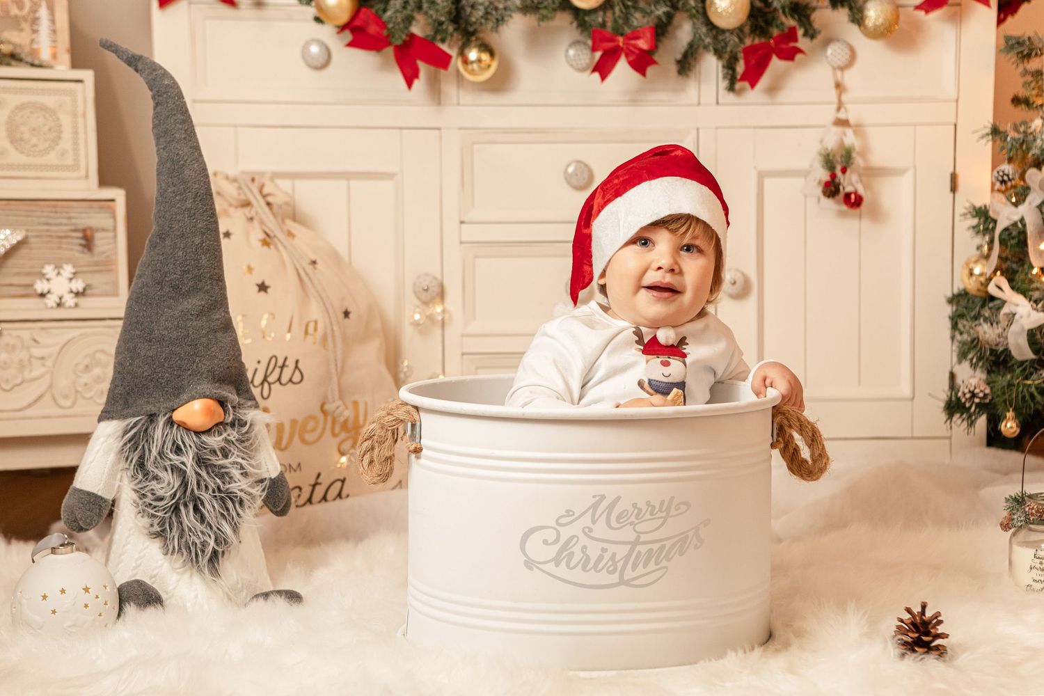 Servizi fotografici di Newborn, Maternità, Famiglia, Compleanni, Feste private, Smashcake, Battesimi, Ritratti. Realizzazione Fotolibri.