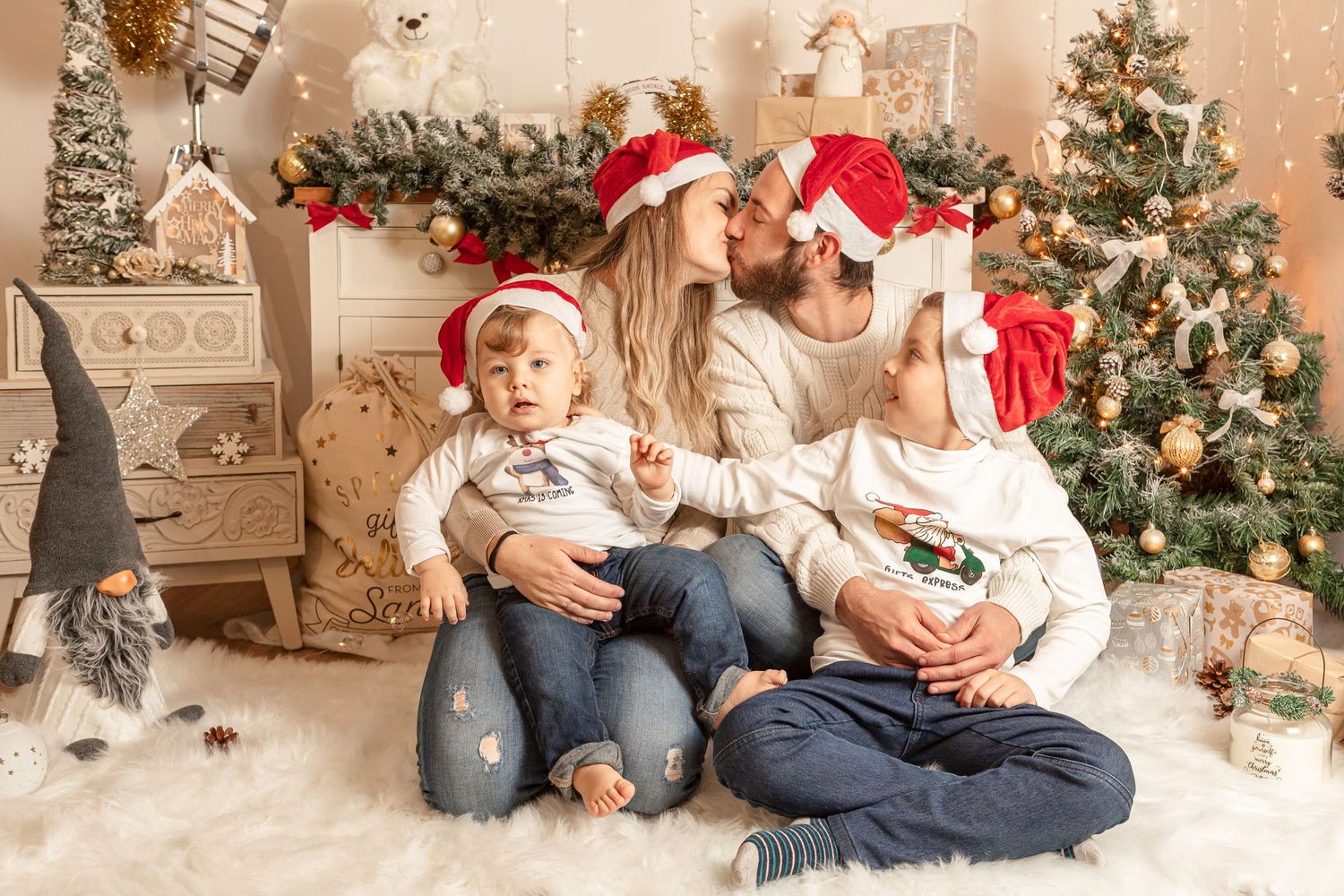 Servizi fotografici di Newborn, Maternità, Famiglia, Compleanni, Feste private, Smashcake, Battesimi, Ritratti. Realizzazione Fotolibri.