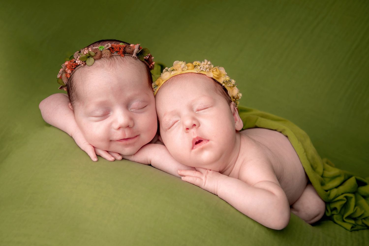 Servizi fotografici di Newborn, Maternità, Famiglia, Compleanni, Feste private, Smashcake, Battesimi, Ritratti. Realizzazione Fotolibri.