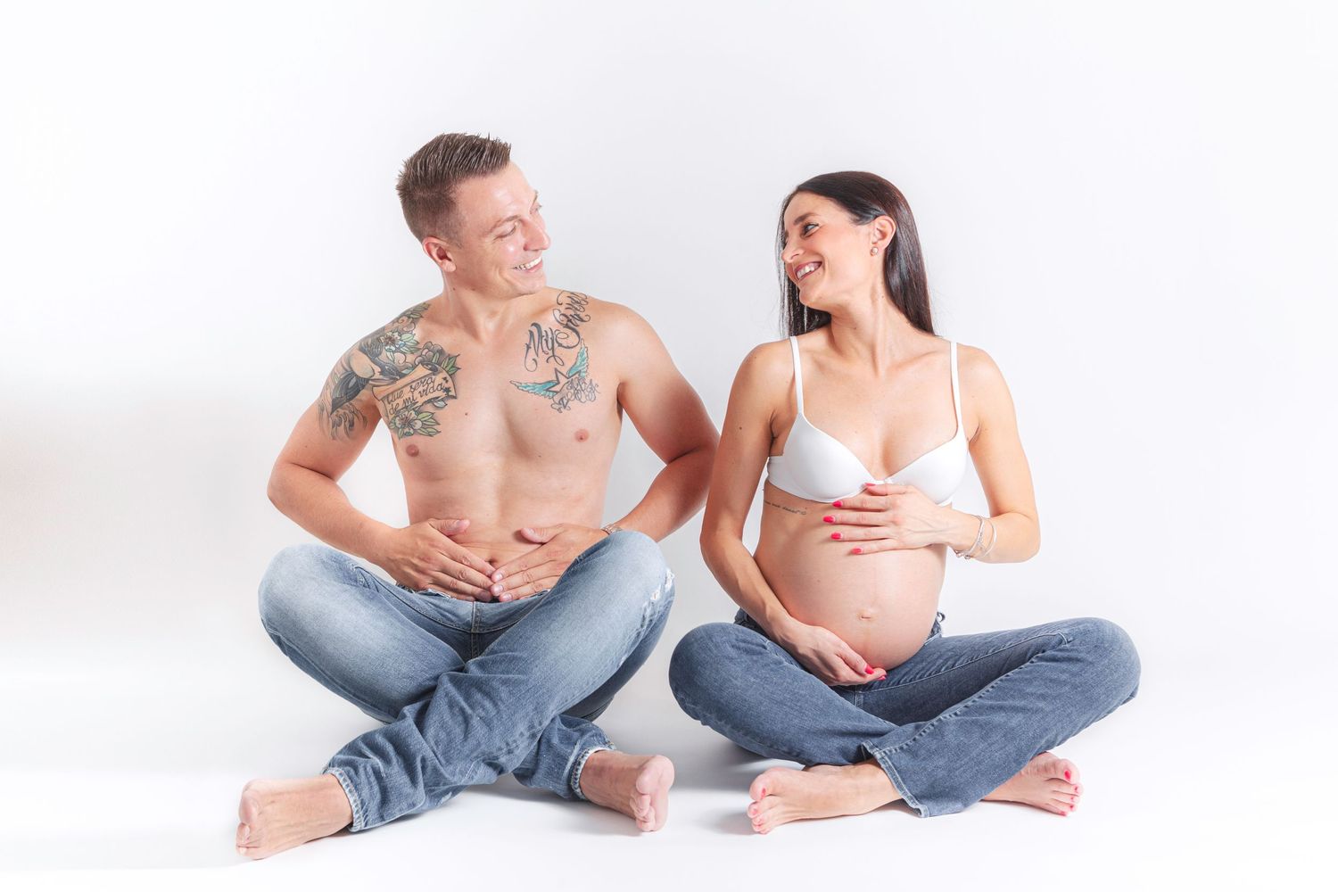 Servizi fotografici di Newborn, Maternità, Famiglia, Compleanni, Feste private, Smashcake, Battesimi, Ritratti. Realizzazione Fotolibri.