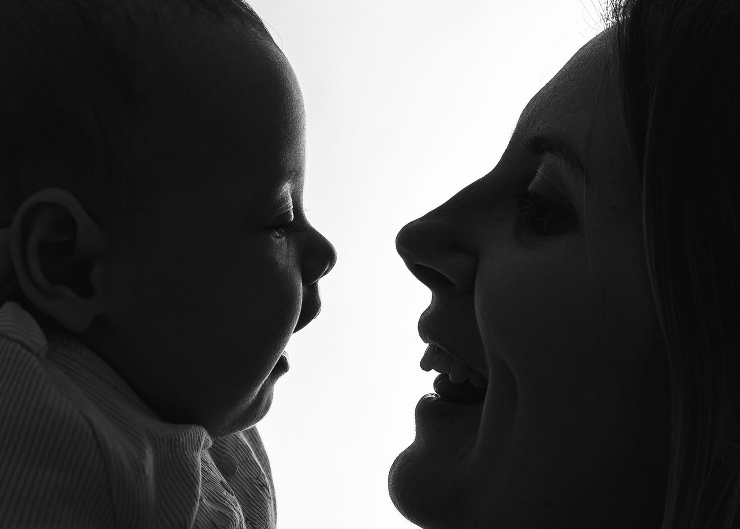 Servizi fotografici di Newborn, Maternità, Famiglia, Compleanni, Feste private, Smashcake, Battesimi, Ritratti. Realizzazione Fotolibri.