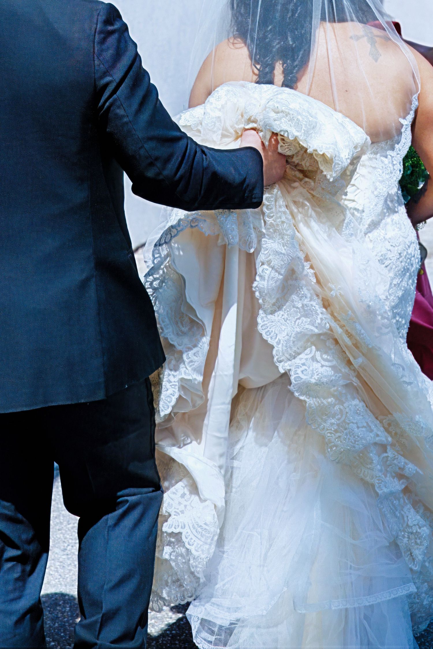 Wedding photographed outdoors in Elk Grove, California by Tea & Sugar Shots by Gretchen Schmidt.