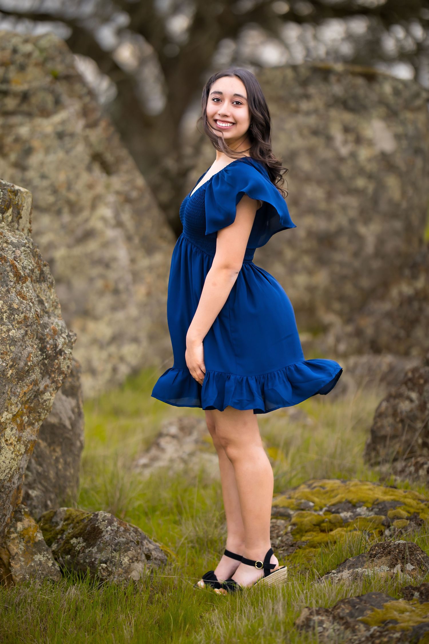 Senior portrait photographed outdoors in Sacramento, California by Tea & Sugar Shots by Gretchen Schmidt.