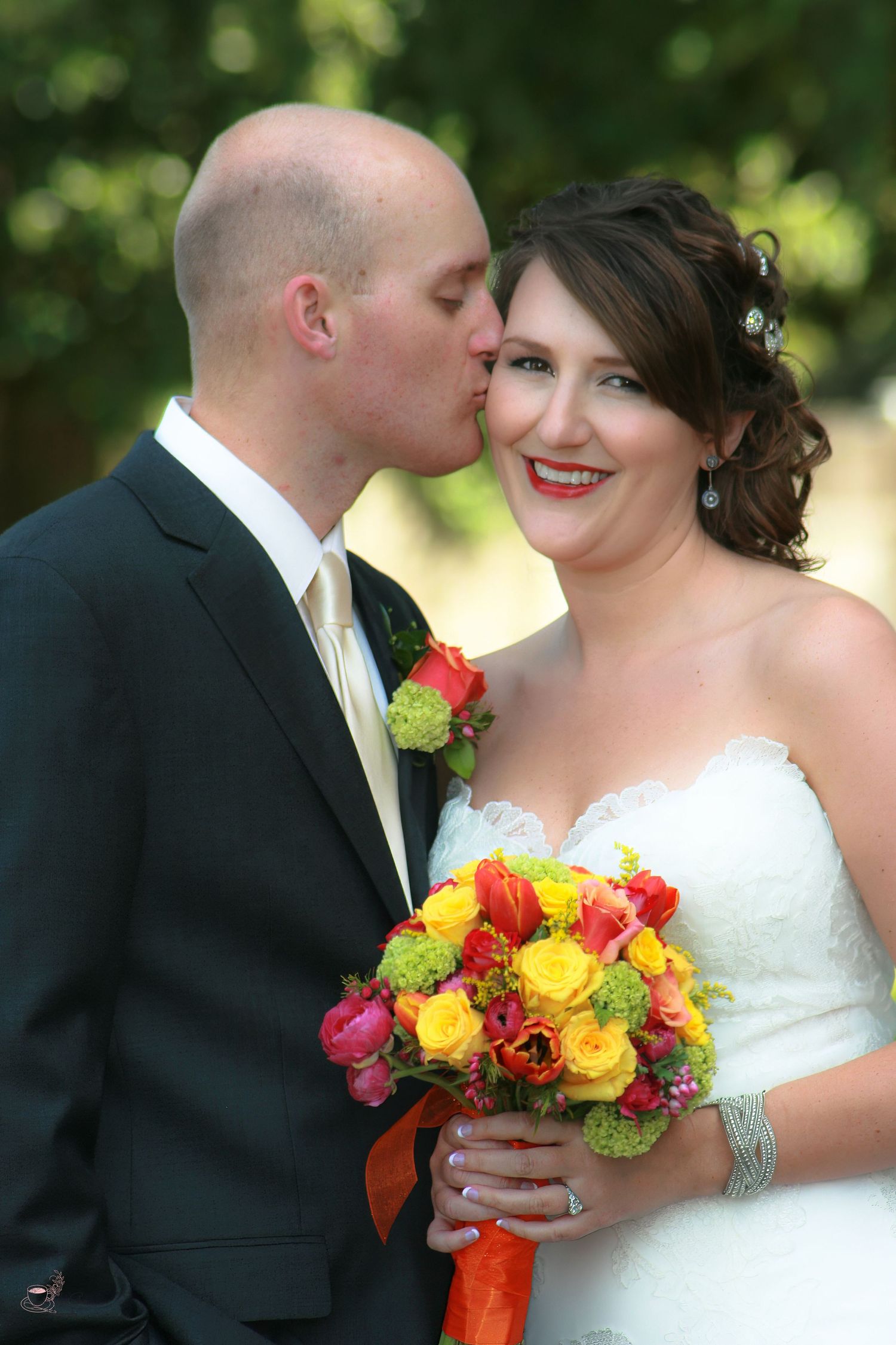 Wedding photographed outdoors in Sonoma, California by Tea & Sugar Shots by Gretchen Schmidt.