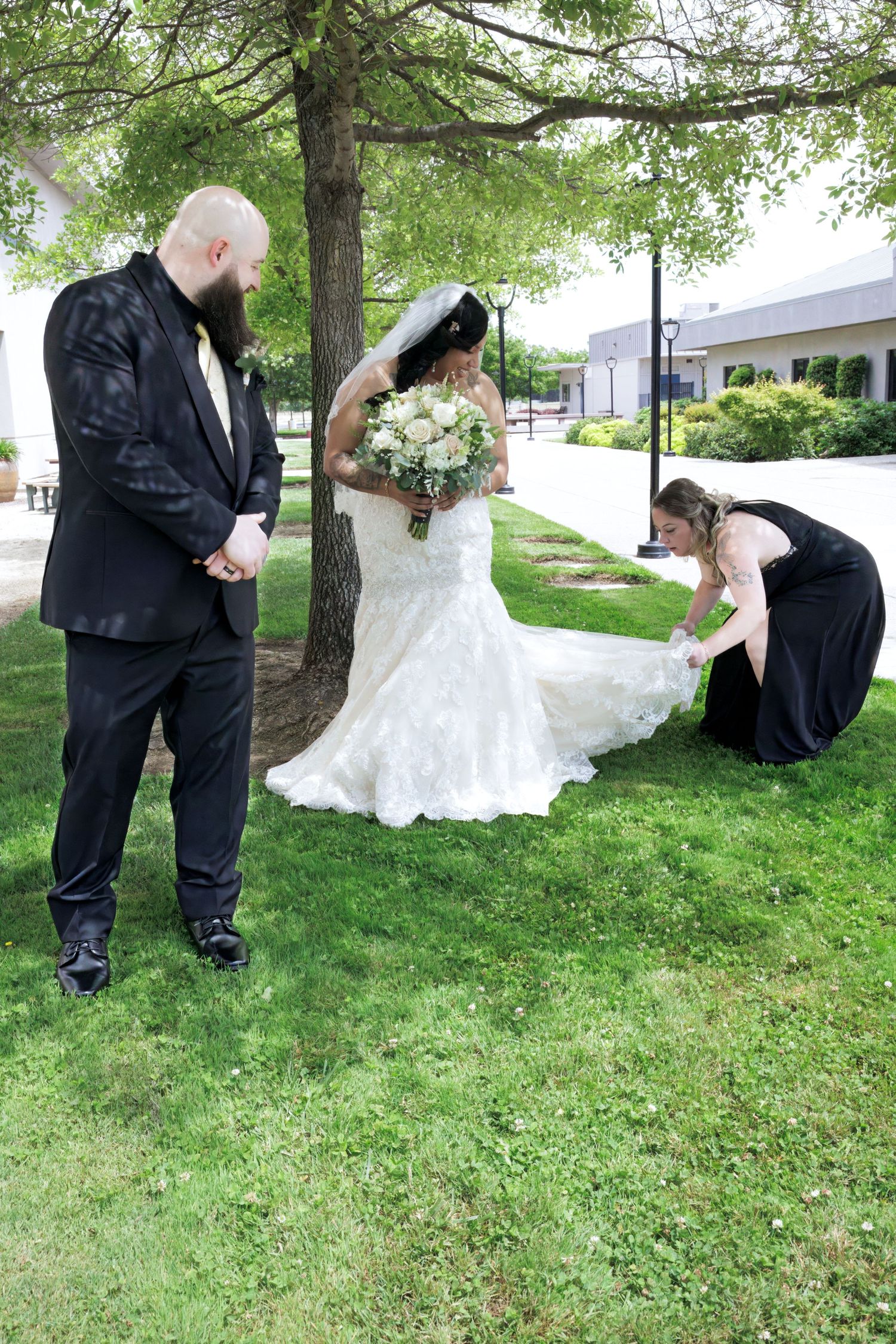 Wedding photographed outdoors in Elk Grove, California by Tea & Sugar Shots by Gretchen Schmidt.