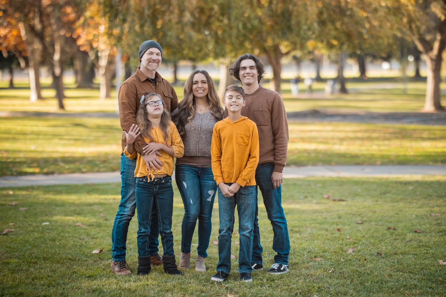 Family session photographed in Elk Grove, California by Tea & Sugar Shots by Gretchen Schmidt.