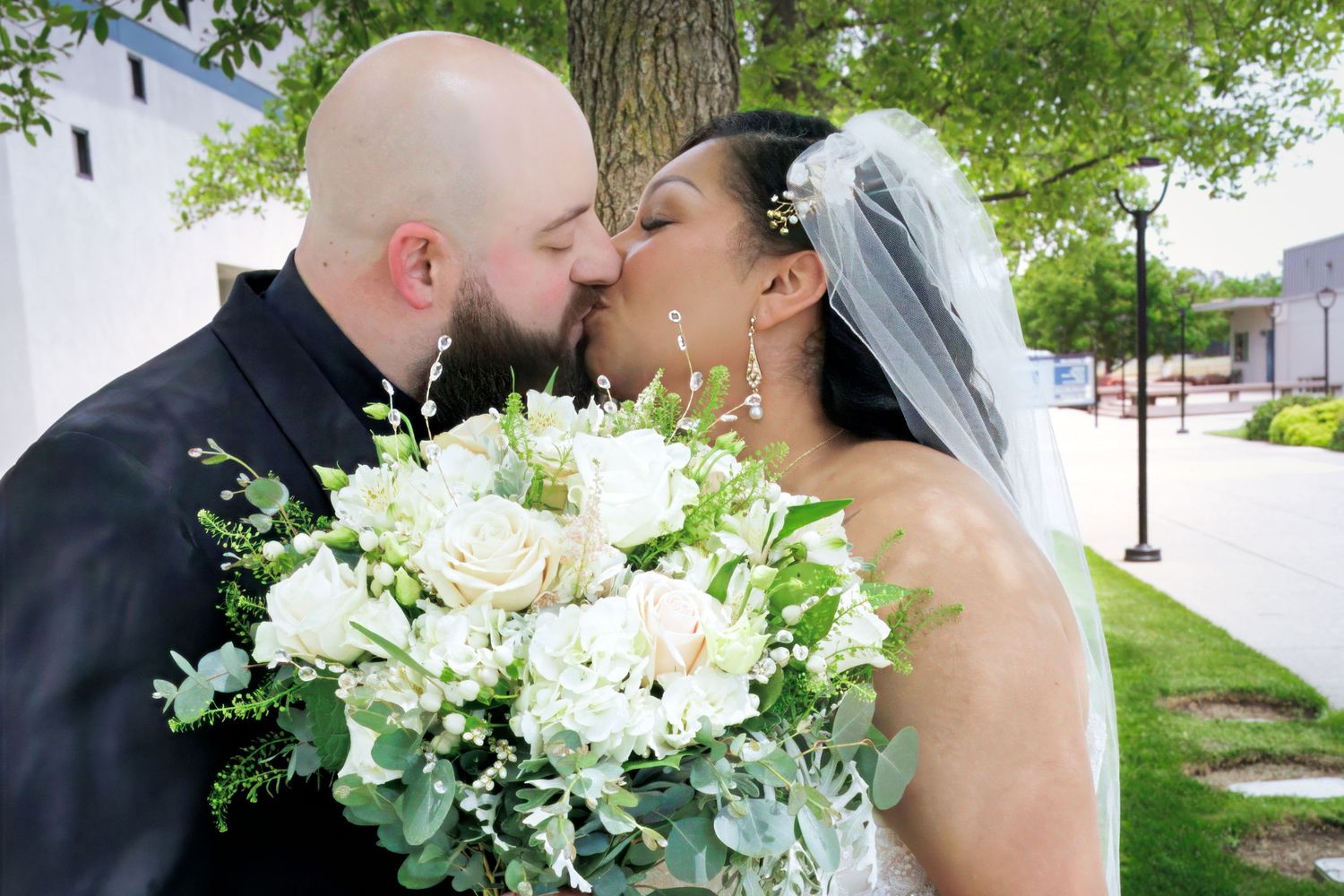 Wedding photographed outdoors in Elk Grove, California by Tea & Sugar Shots by Gretchen Schmidt.