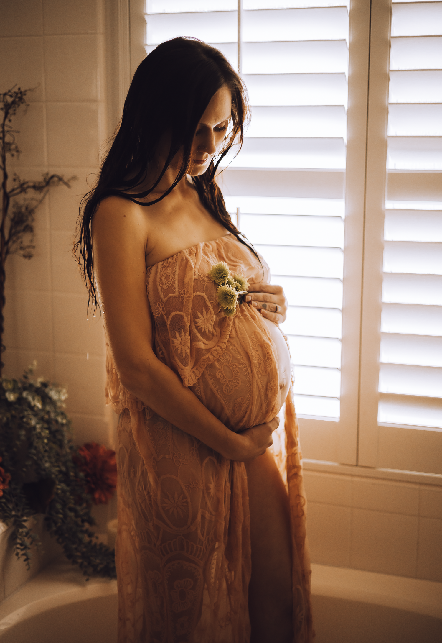 Maternity photography session done indoors in Elk Grove, California by Tea & Sugar Shots by Gretchen Schmidt.