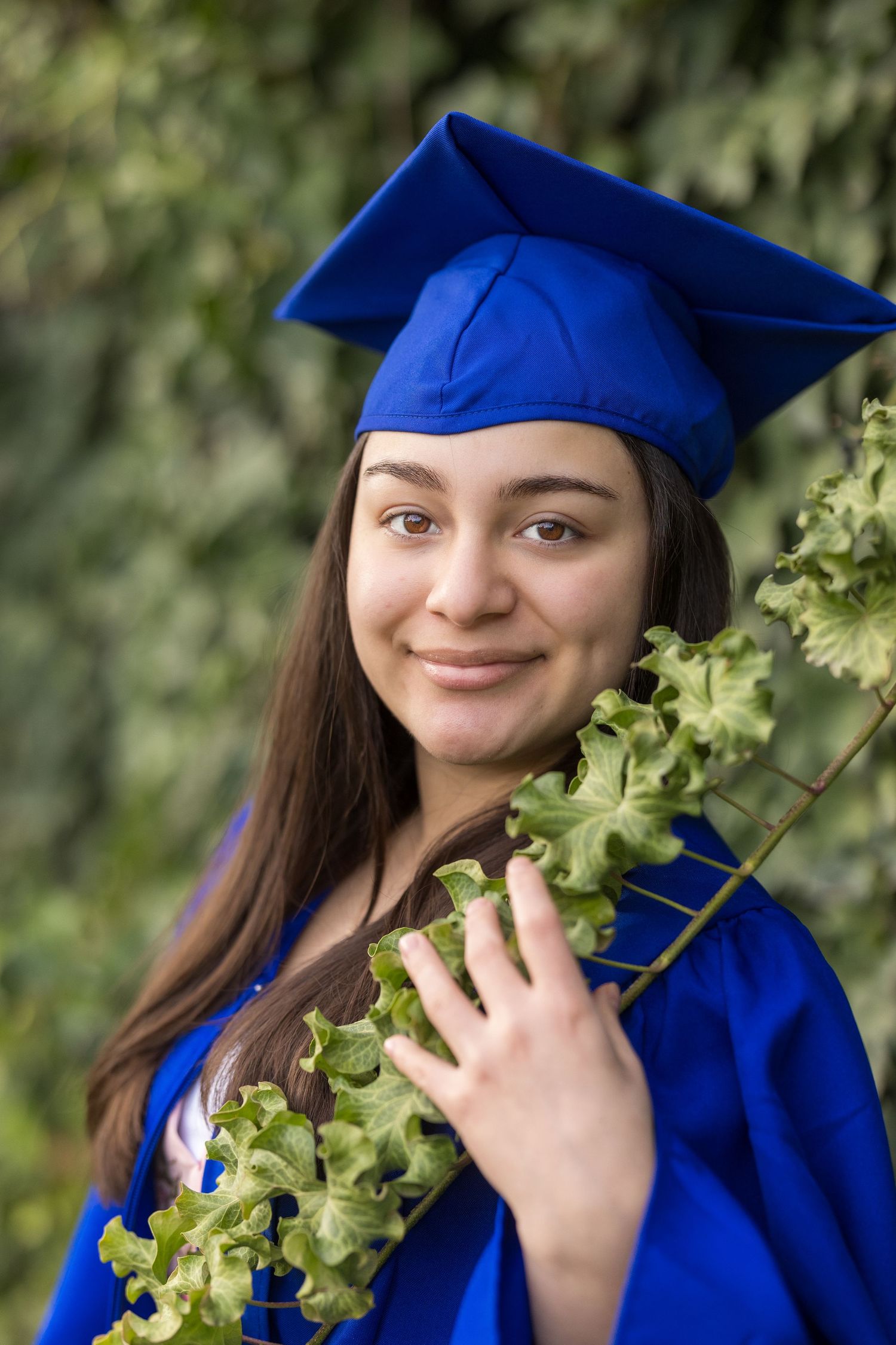 Senior portrait session photographed at Elk Grove Regional Park, Elk Grove, California by Tea & Sugar Shots by Gretchen Schmidt.