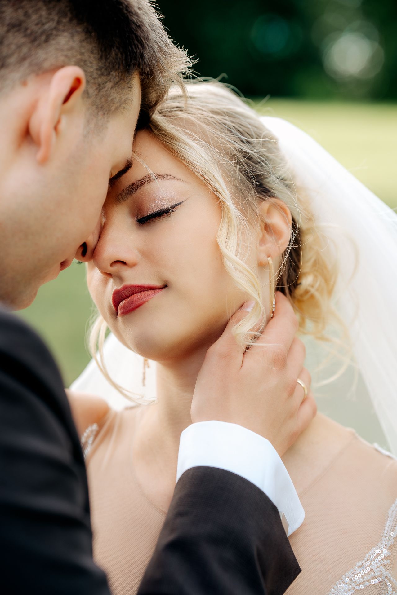 Emocjonalna fotografia ślubna – moment przysięgi, radość, wzruszenie i miłość. Reportaż ślubny, który zatrzymuje najpiękniejsze chwile