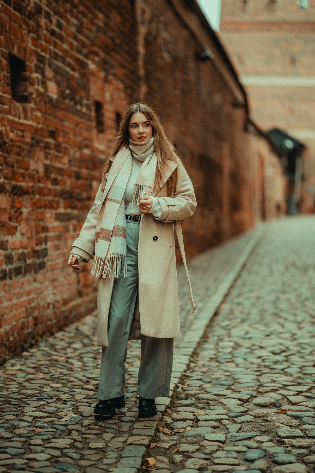 Profesjonalna fotografia portretowa – naturalne światło, autentyczność i piękno w prostocie. Indywidualna sesja, która podkreśla wyjątkowość