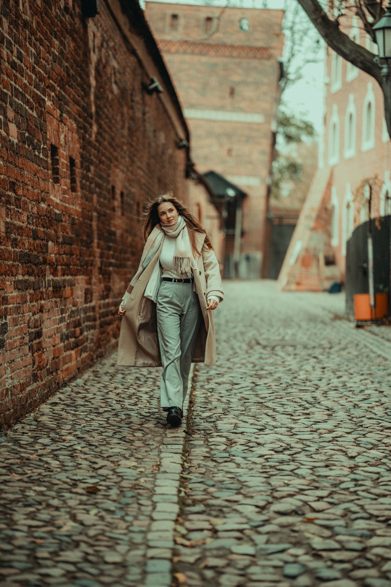 Profesjonalna fotografia portretowa – naturalne światło, autentyczność i piękno w prostocie. Indywidualna sesja, która podkreśla wyjątkowość