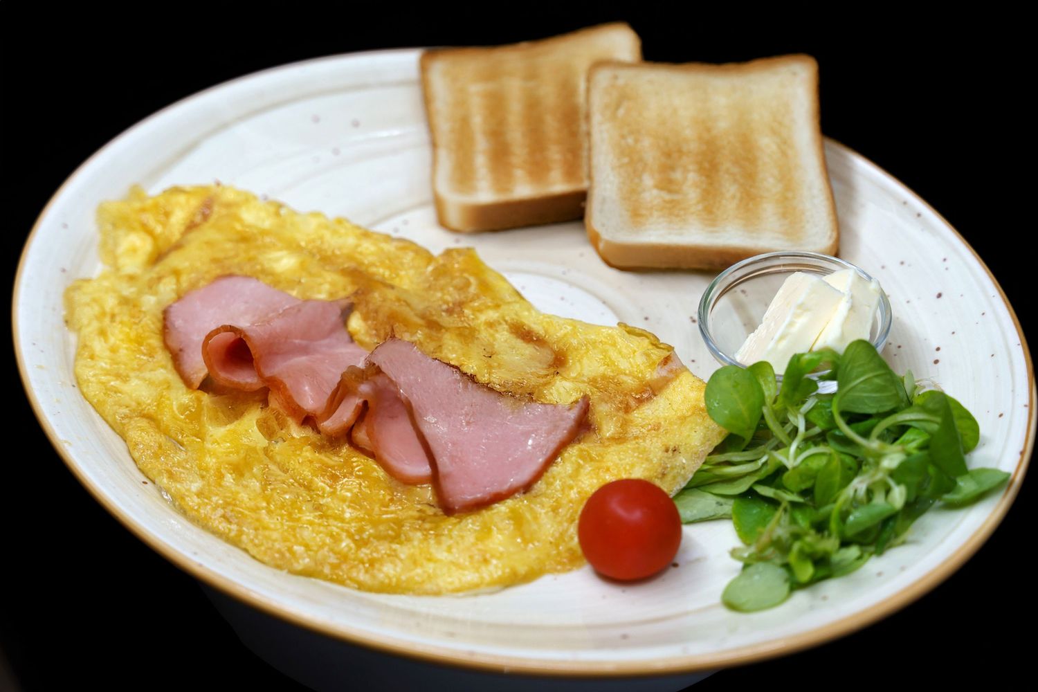 Pumparela restaurant Omelet with ham (toast + butter)