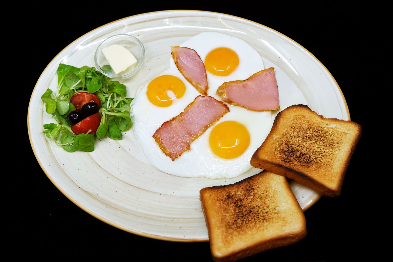 Eggs with ham (toast + butter)